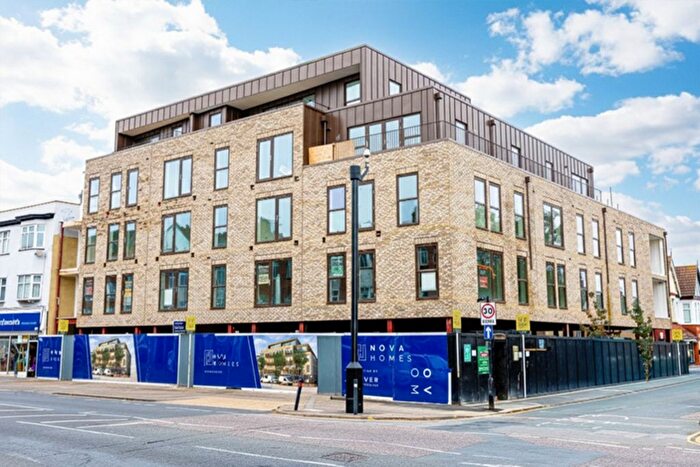 2 Bedroom Flat For Sale In London Road, Westcliff-On-Sea, SS0