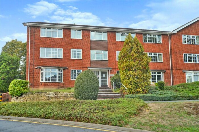 2 Bedroom Apartment To Rent In Woking, GU22