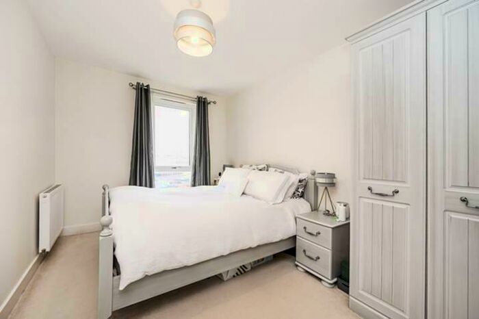 1 Bedroom Flat To Rent In Telegraph Avenue, London, NW9