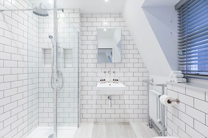 1 Bedroom Flat To Rent In Rathbone Place, London, W1T