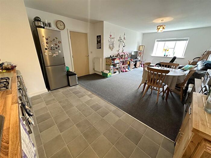 2 Bedroom Flat For Sale In Lawnhurst Avenue, Wythenshawe, Manchester, M23