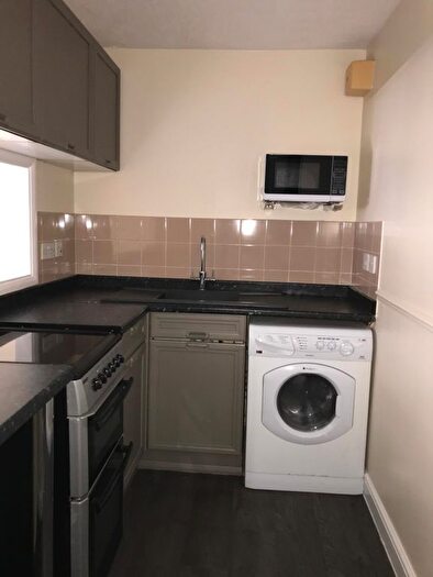 1 Bedroom Flat To Rent In Chapelmount Road, Woodford Green, IG8
