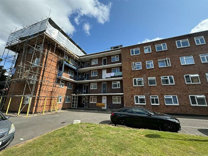 Flat To Rent In High Street South, Dunstable, LU6