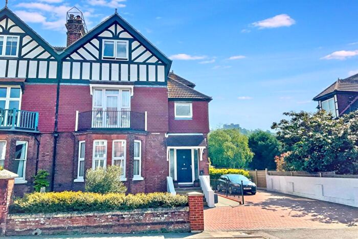 6 Bedroom Semi-Detached House For Sale In Park Avenue, Dover, Kent, CT16
