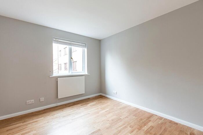 2 Bedroom Flat To Rent In Harrison Court Myers Lane, Off Mercury Road, SE14
