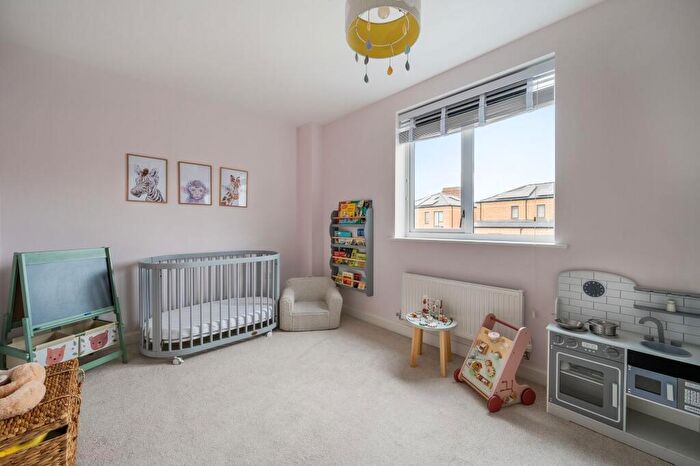 3 Bedroom Semi-Detached House For Sale In Van Brugh Avenue, Coulsdon, CR5