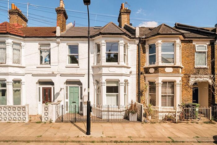 2 Bedroom Flat For Sale In Tunis Road, Shepherds Bush, W12