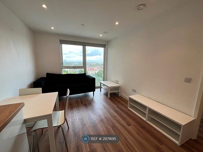 1 Bedroom Flat To Rent In Trafford Road, Salford, M5