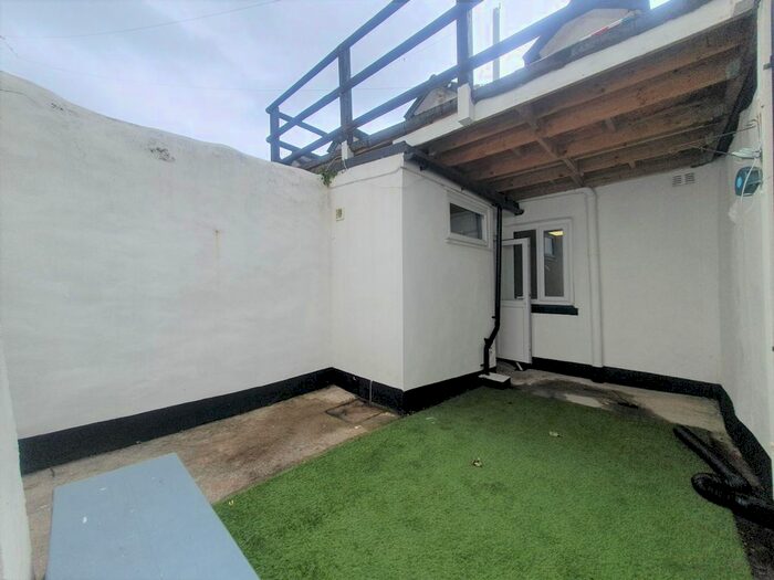 1 Bedroom Flat To Rent In Queen Street, Torquay, TQ1