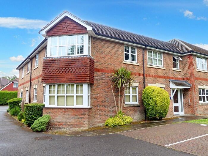 2 Bedroom Flat For Sale In / Tinsley Lane, Crawley, RH10