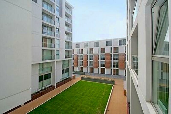 2 Bedroom Flat To Rent In Denison Building, Lanterns Way, South Quay, Crossharbor, Canary Wharf, London, E14