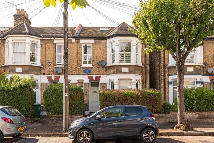 2 Bedroom Maisonette For Sale In Richmond Road, Leytonstone, E11