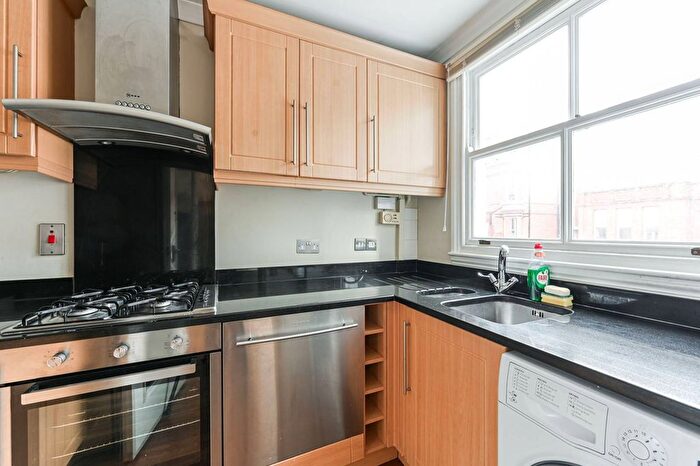 2 Bedroom Flat To Rent In Wetherby Gardens, South Kensington, London, SW5