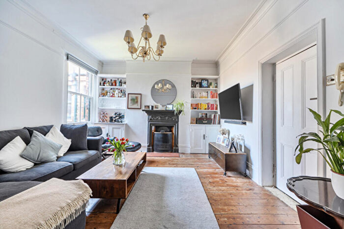 2 Bedroom Flat For Sale In Anson Road, London, N7