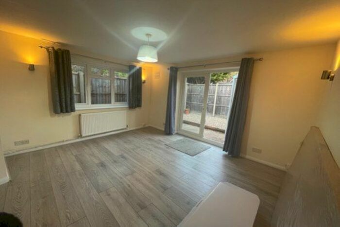 Studio To Rent In Church Road, Reigate, RH2