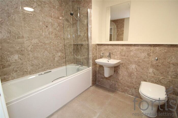 2 Bedroom Flat To Rent In Bridgewater Point, Ordsall Lane, Salford, M5