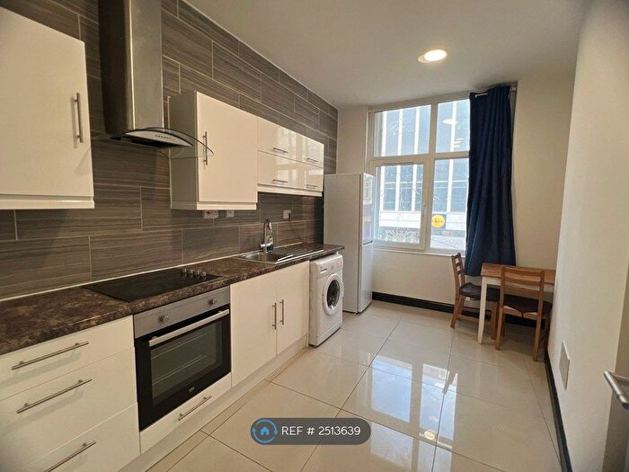 2 Bedroom Flat To Rent In High Court, Sheffield, S1