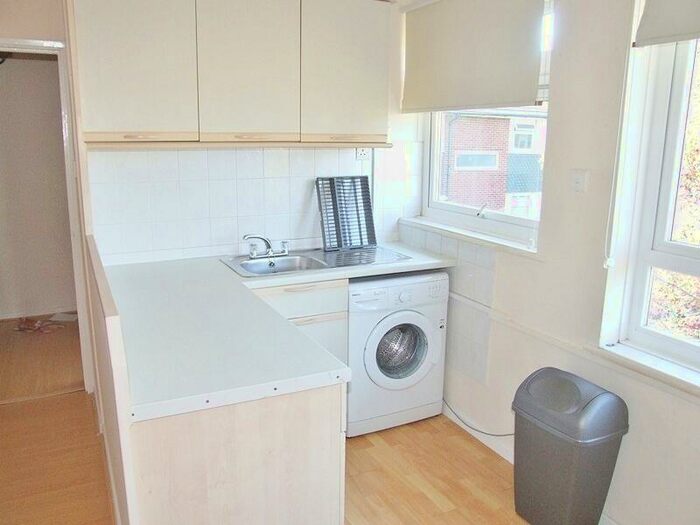 Studio To Rent In Hulse Road, Southampton, SO15