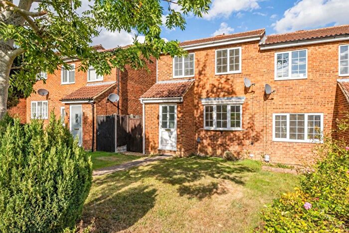 3 Bedroom Semi-Detached House For Sale In Eagle Drive, Flitwick, MK45