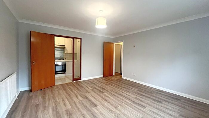 1 Bedroom Flat For Sale In Kingswood Drive, Sutton, SM2