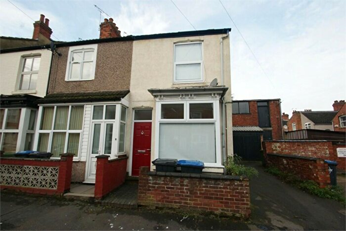 2 Bedroom End Of Terrace House To Rent In Alexandra Road, Rugby, CV21