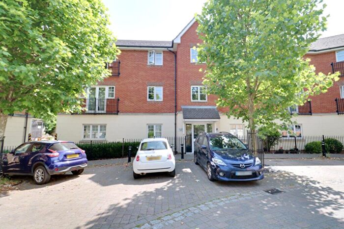 2 Bedroom Flat For Sale In Caspian Way, Purfleet-on-Thames, RM19
