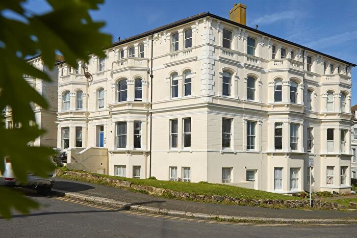 2 Bedroom Flat For Sale In Holmesdale Gardens, Hastings, TN34