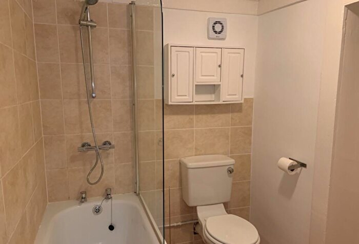 2 Bedroom Apartment To Rent In High Street, Rochester, Kent, ME1