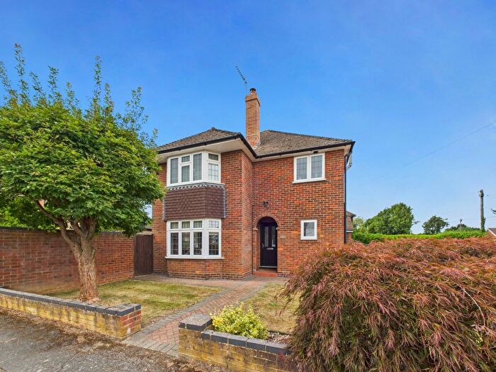 3 Bedroom Detached House For Sale In Berkeley Avenue, Chesham, Buckinghamshire, HP5