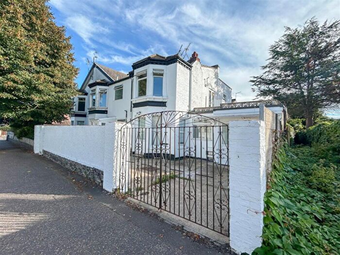 3 Bedroom Flat For Sale In Hayes Road, Clacton-On-Sea, CO15