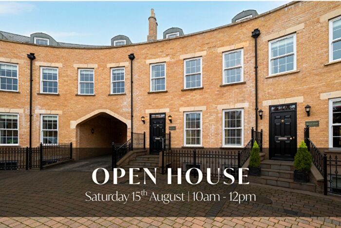 6 Bedroom End Of Terrace House For Sale In Shelley Place, The Colosseum, Lincoln, LN1