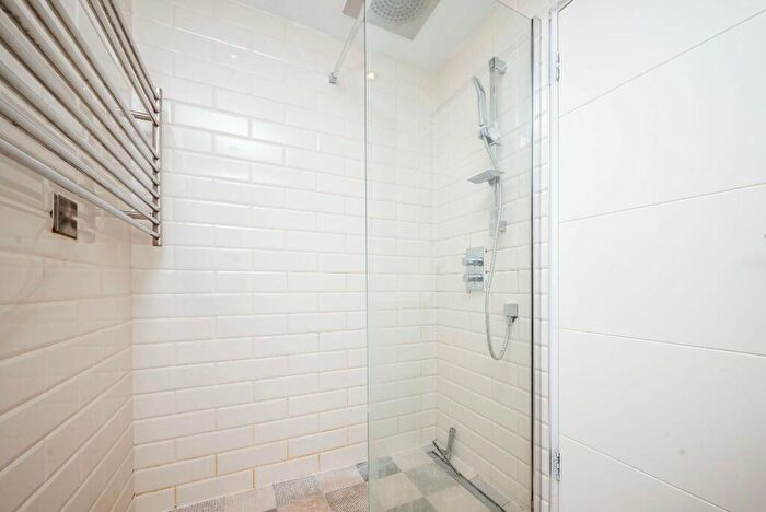 3 Bedroom Flat To Rent In Nether Street, London, N3