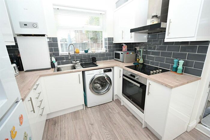 2 Bedroom Detached Bungalow For Sale In Labworth Road, Canvey Island, SS8
