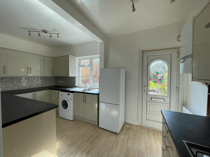 3 Bedroom Terraced House To Rent In Dunstable Road, Luton, Beds, LU4