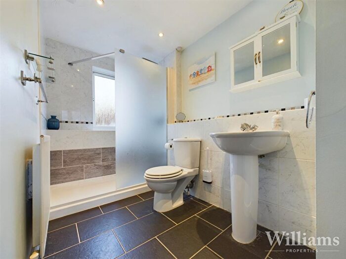 2 Bedroom Flat For Sale In Crowell Mews, Aylesbury, HP19