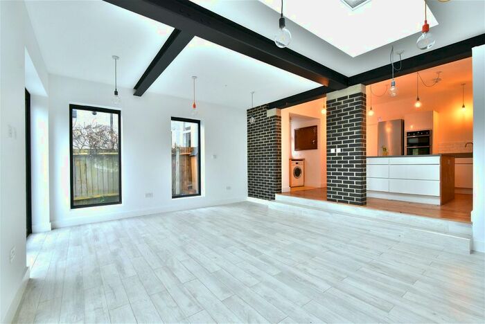 5 Bedroom Semi-Detached House To Rent In Houston Road, London, SE23