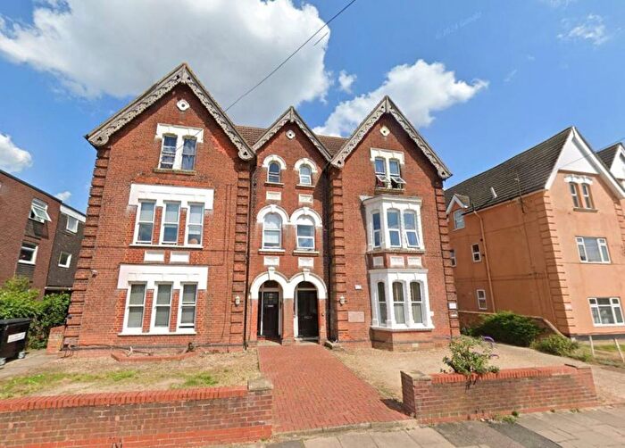 2 Bedroom Flat To Rent In Shakespeare Road, Bedford, MK40