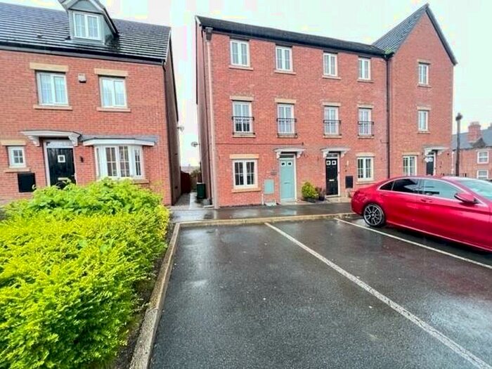 4 Bedroom Town House To Rent In Billington Close, Barnton, Northwich, CW8