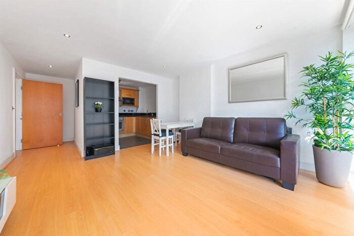 Property To Rent In Cassilis Road, Canary Wharf, E14
