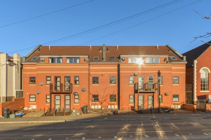 2 Bedroom Flat To Rent In St Johns Court, St Johns Lane, Bedminster BS3