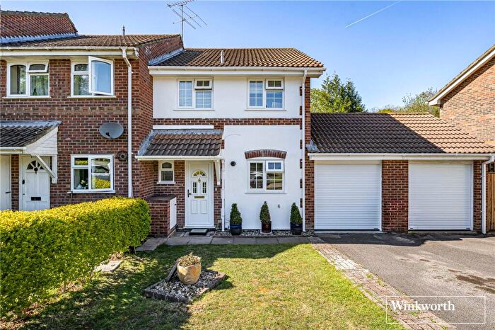 3 Bedroom End Of Terrace House For Sale In Hawkesworth Drive, Bagshot, Surrey, GU19