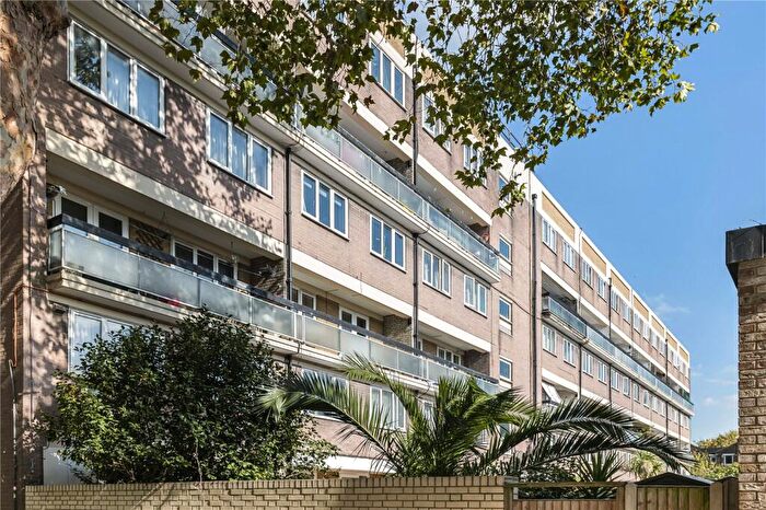 3 Bedroom Apartment For Sale In Mitchison Road, London, N1