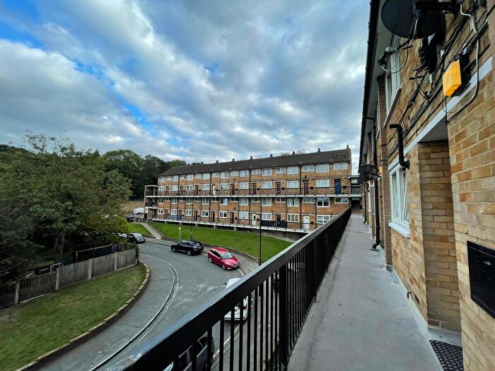 2 Bedroom Flat To Rent In Knee Hill Crescent, London, SE2