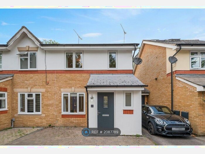 3 Bedroom Semi-Detached House To Rent In Macleod Road, London, N21