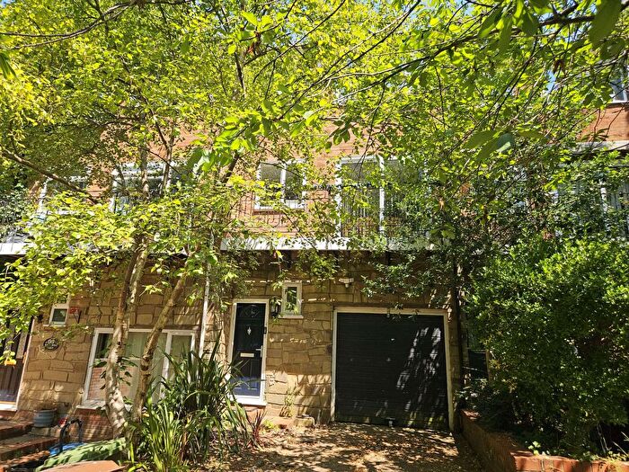 3 Bedroom Terraced House To Rent In Hart Hill Lane, Luton, LU2