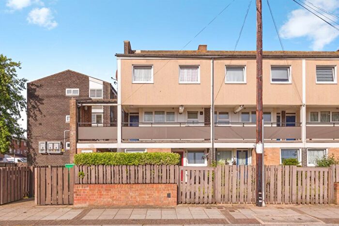 3 Bedroom Flat For Sale In Cottage View, Portsmouth, PO1