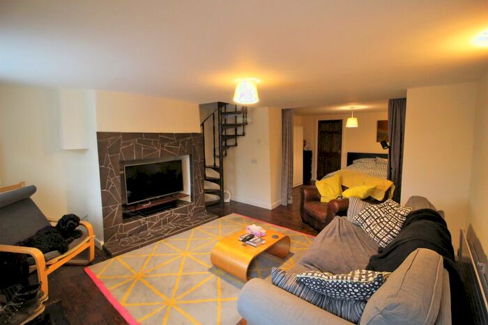 3 Bedroom Terraced House To Rent In Victoria Street, Glossop, SK13