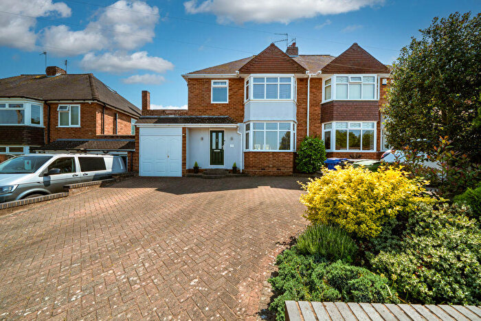 3 Bedroom Semi-Detached House For Sale In Ridge Road, Kingswinford, DY6
