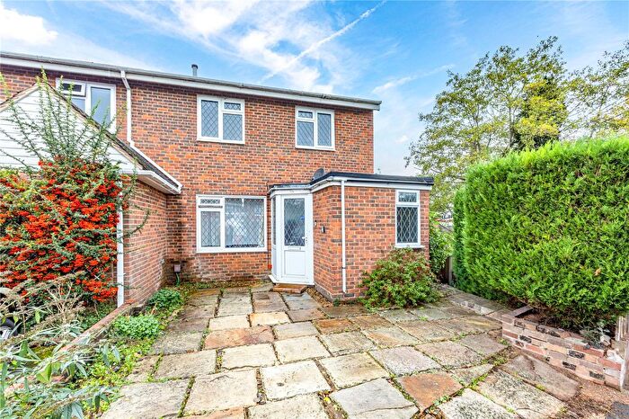 3 Bedroom End Terrace House For Sale In Orchard Way, Addlestone, Surrey, KT15