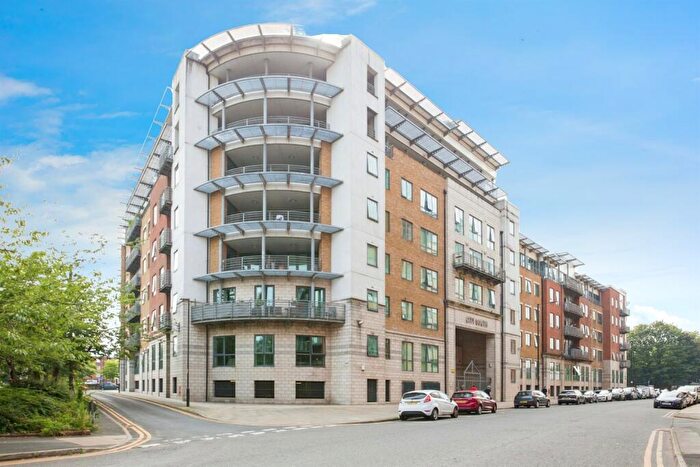 2 Bedroom Flat To Rent In City South, City Road East, M15